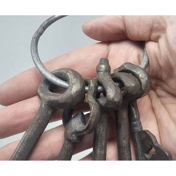 Decorative Set of Love Natural Cast Iron Skeleton Keys 6" Set Of 5 - Picture 3 of 7